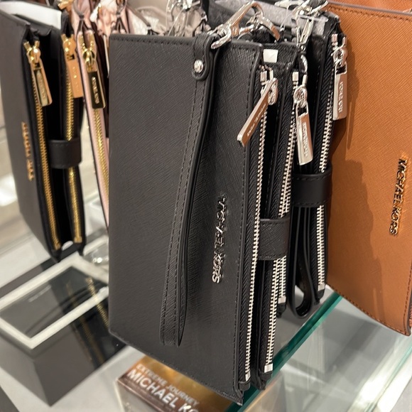 MICHAEL KORS LARGE DOUBLE ZIP WRISTLET WALLET PHONE CASE CLUTCH 
Black - Picture 2 of 16